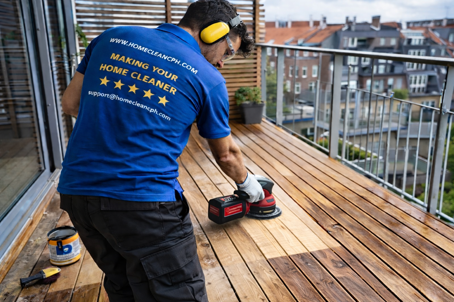 Balcony Sanding & Oiling in Copenhagen