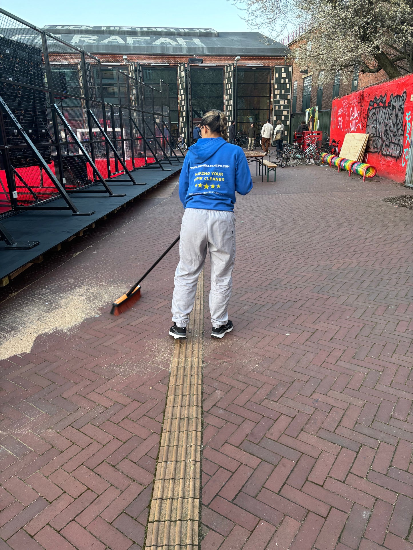 PARTIES AND EVENTS CLEANING SERVICE